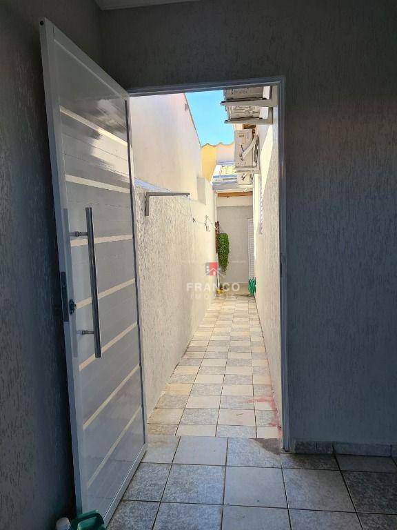 Casa à venda com 3 quartos, 192m² - Foto 3