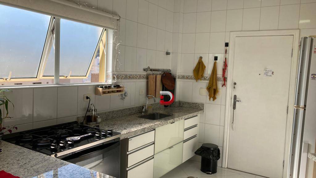 Apartamento à venda com 3 quartos, 141m² - Foto 10