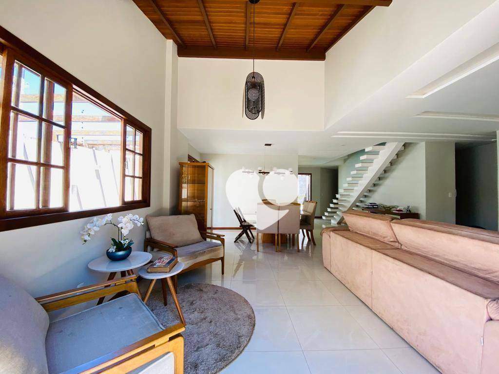 Casa de Condomínio à venda com 6 quartos, 215m² - Foto 6