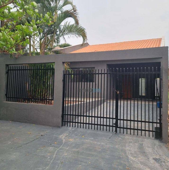 Casa à venda com 2 quartos, 109m² - Foto 1