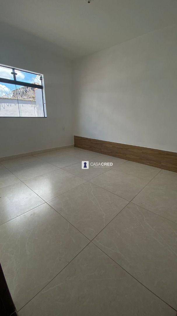 Casa à venda com 2 quartos, 65m² - Foto 2