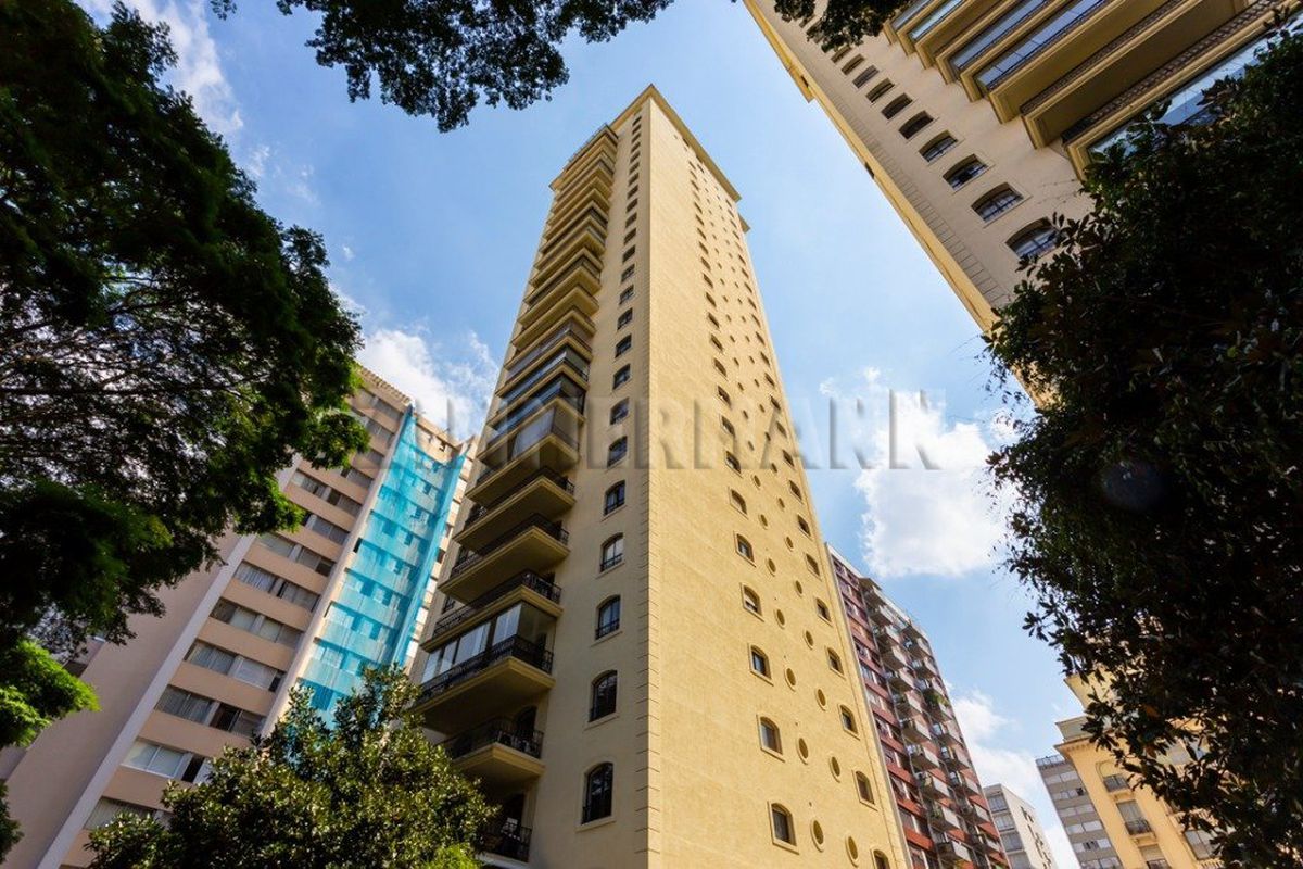 Apartamento à venda com 3 quartos, 220m² - Foto 1