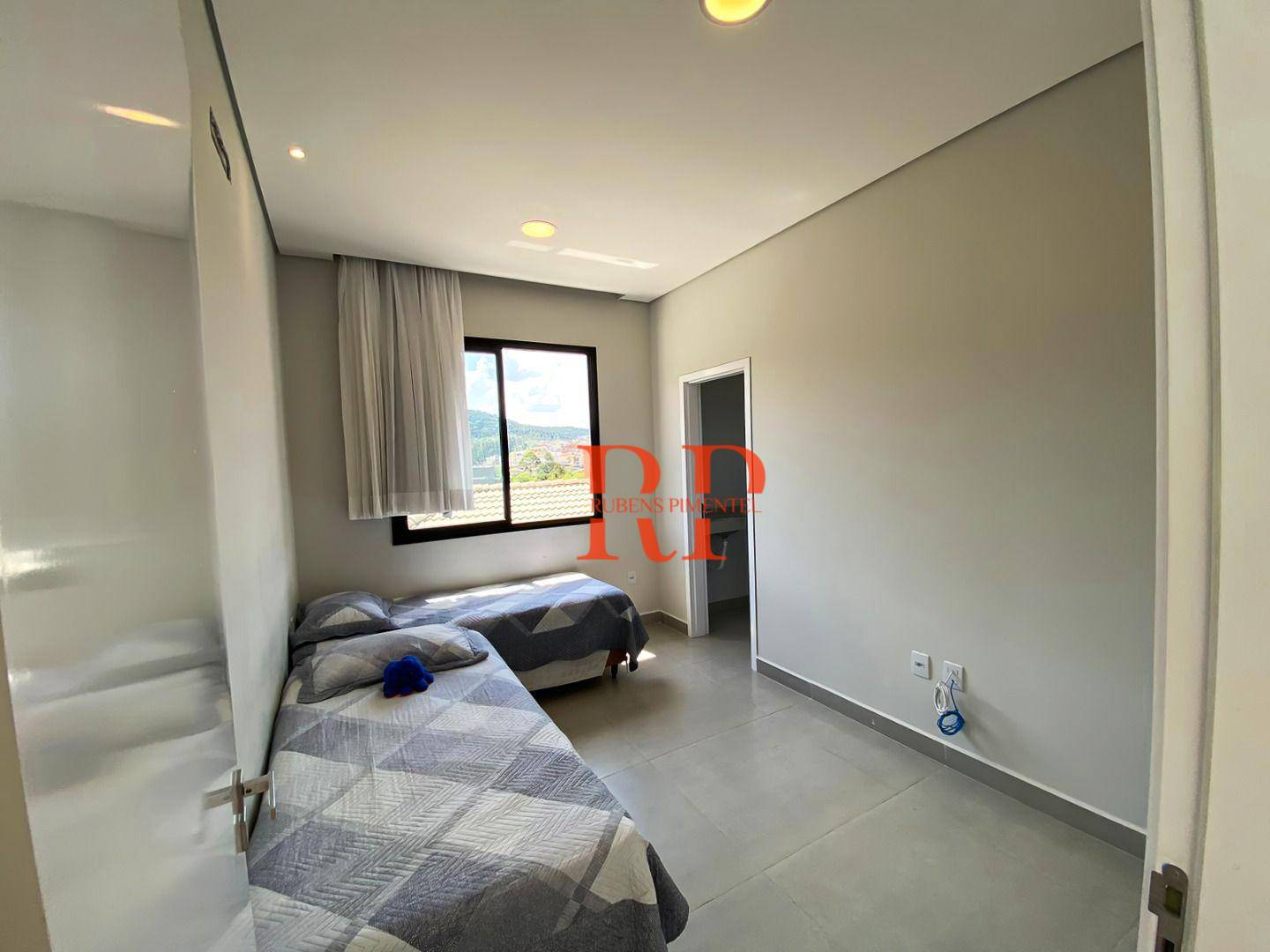 Casa à venda com 4 quartos, 233m² - Foto 13