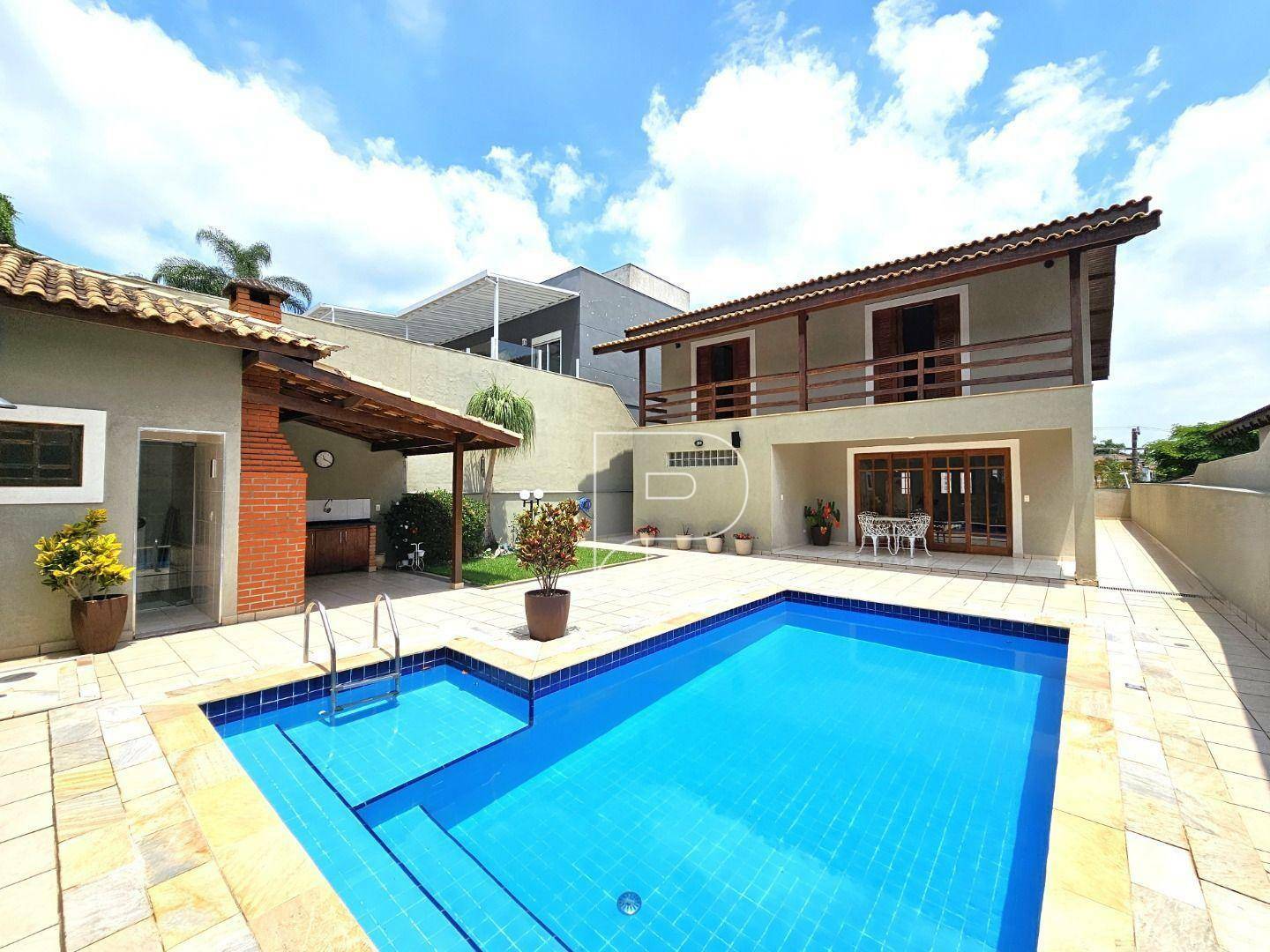 Casa de Condomínio à venda com 4 quartos, 334m² - Foto 2