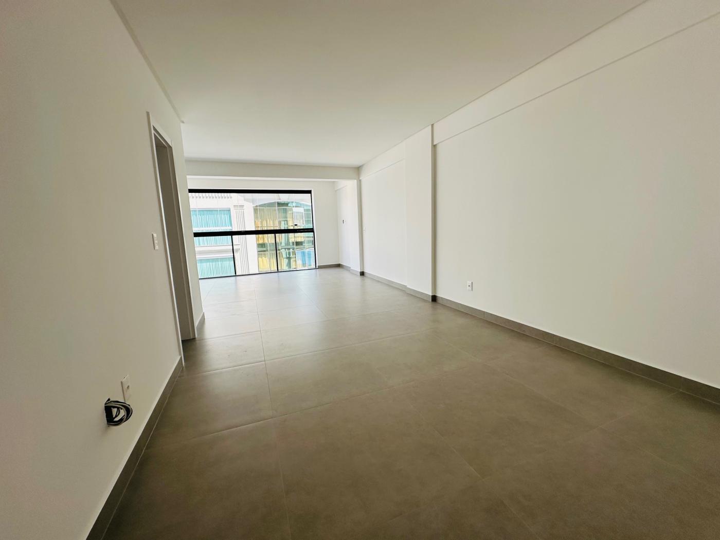 Apartamento à venda com 3 quartos, 110m² - Foto 2