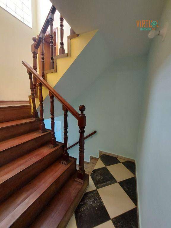 Casa à venda e aluguel com 3 quartos, 250m² - Foto 1