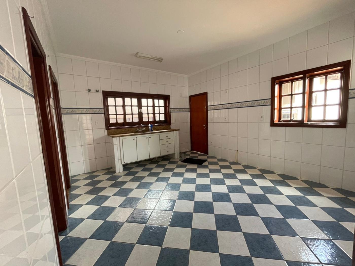 Casa para alugar com 3 quartos, 286m² - Foto 7