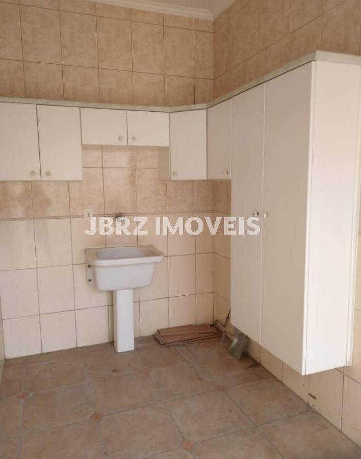 Casa para alugar com 4 quartos, 300m² - Foto 2