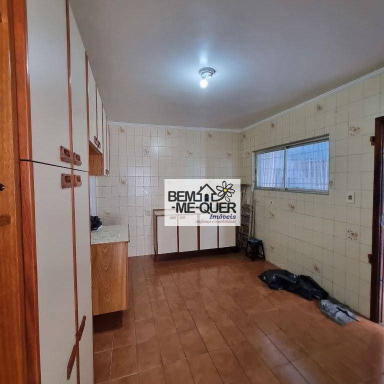 Casa para alugar com 3 quartos, 90m² - Foto 2