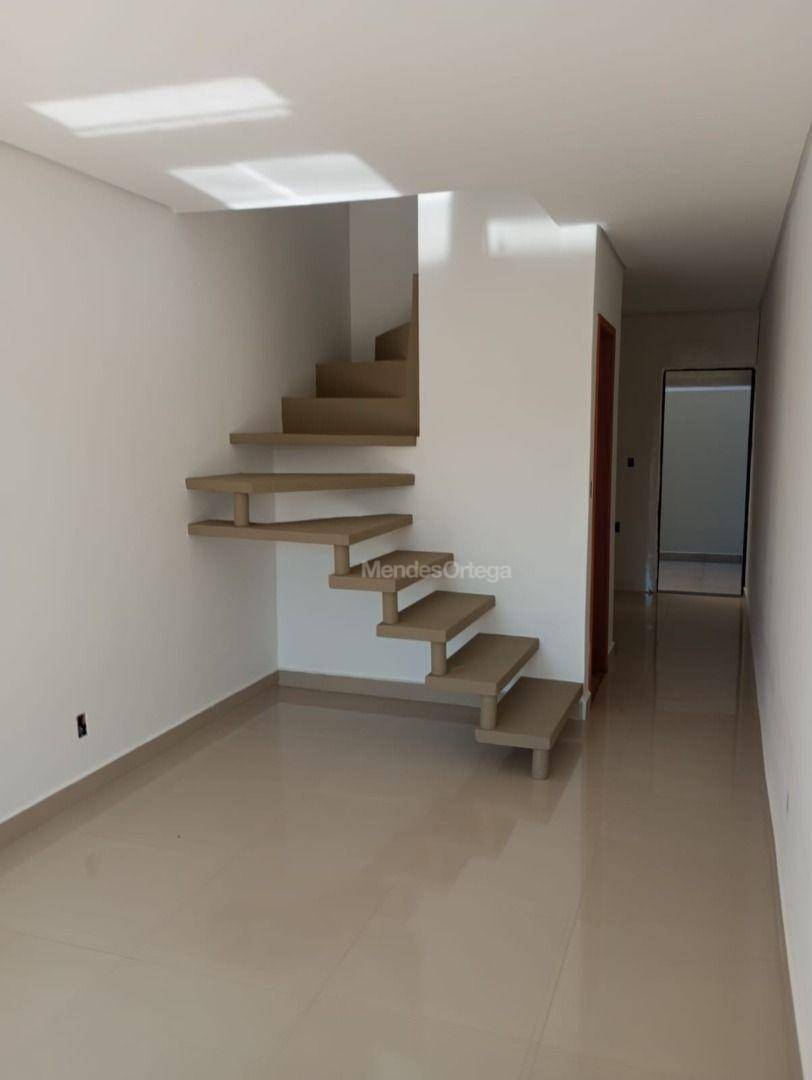 Casa à venda com 2 quartos, 62m² - Foto 2