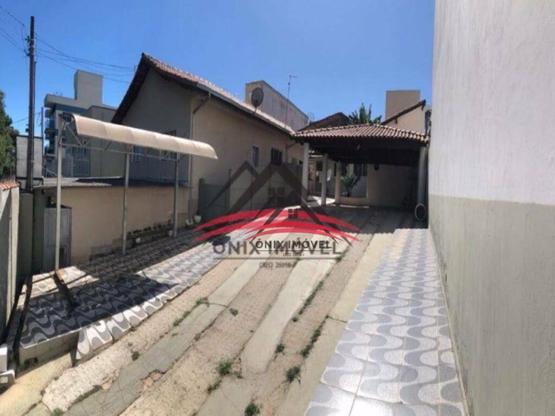 Casa à venda com 5 quartos, 480m² - Foto 2