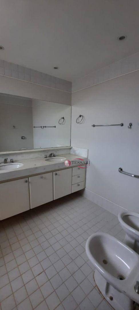 Apartamento para alugar com 3 quartos, 176m² - Foto 15