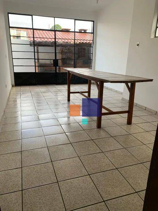 Casa à venda com 4 quartos, 357m² - Foto 2