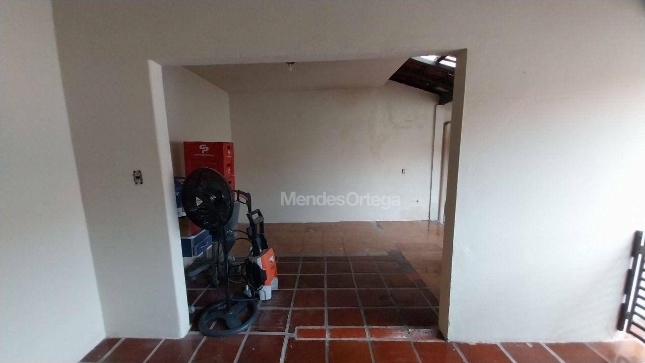 Casa à venda com 3 quartos, 214m² - Foto 14