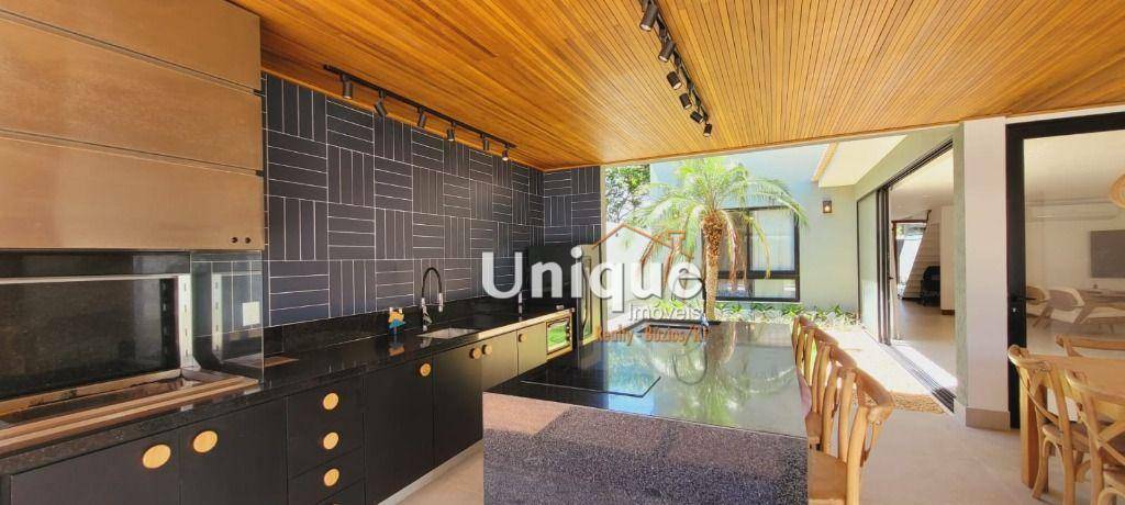 Casa à venda com 6 quartos, 300m² - Foto 24