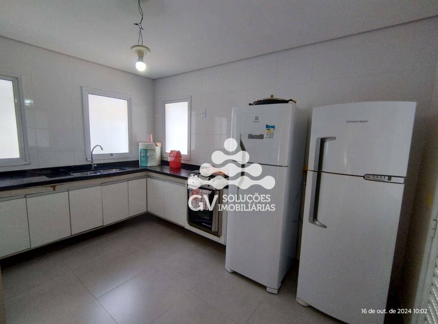 Casa de Condomínio à venda com 4 quartos, 210m² - Foto 4