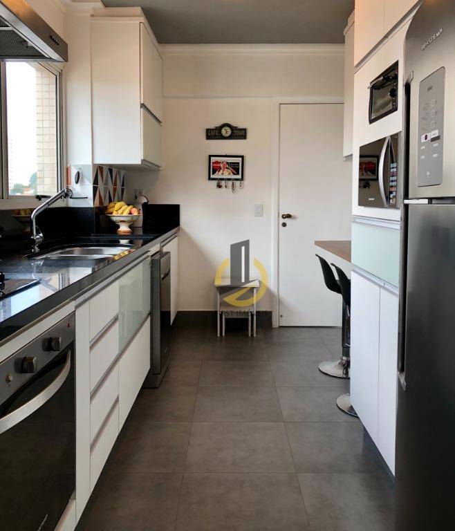 Apartamento à venda com 3 quartos, 130m² - Foto 32