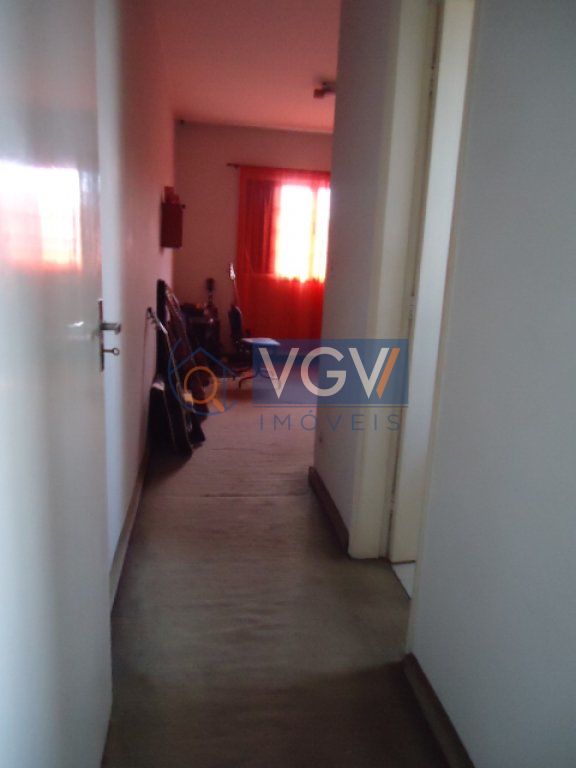 Casa à venda com 4 quartos, 230m² - Foto 2