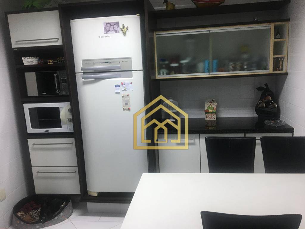 Apartamento à venda com 3 quartos, 140m² - Foto 1