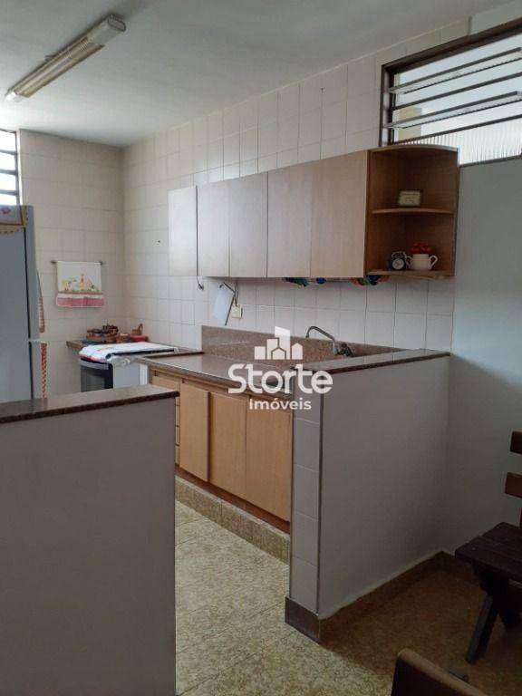 Apartamento à venda com 3 quartos, 125m² - Foto 1