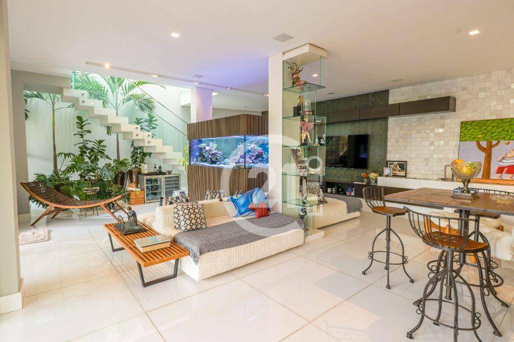 Casa à venda com 4 quartos, 420m² - Foto 1