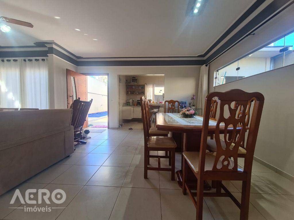 Casa à venda com 3 quartos, 310m² - Foto 15