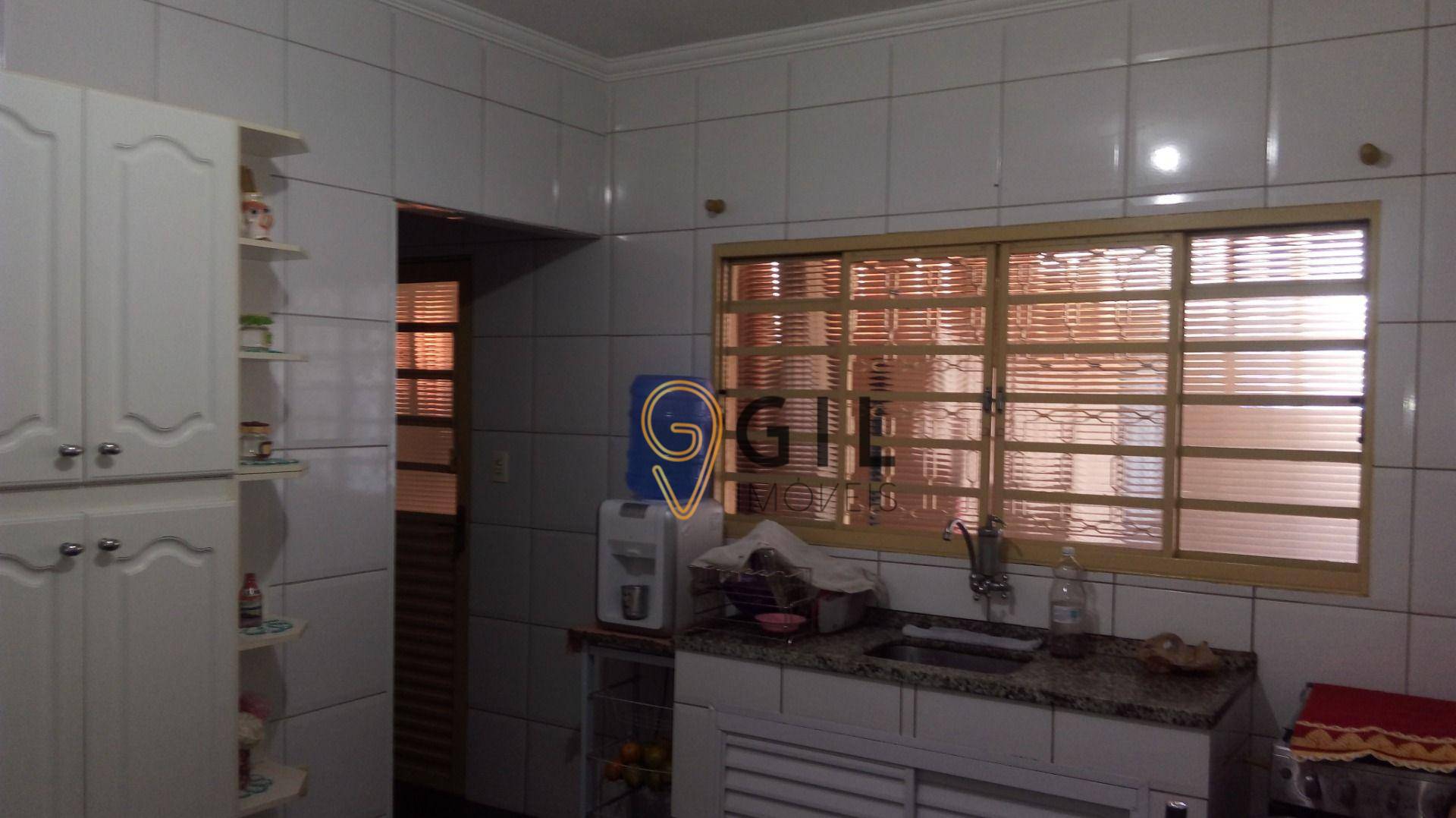 Casa à venda com 3 quartos, 200m² - Foto 3