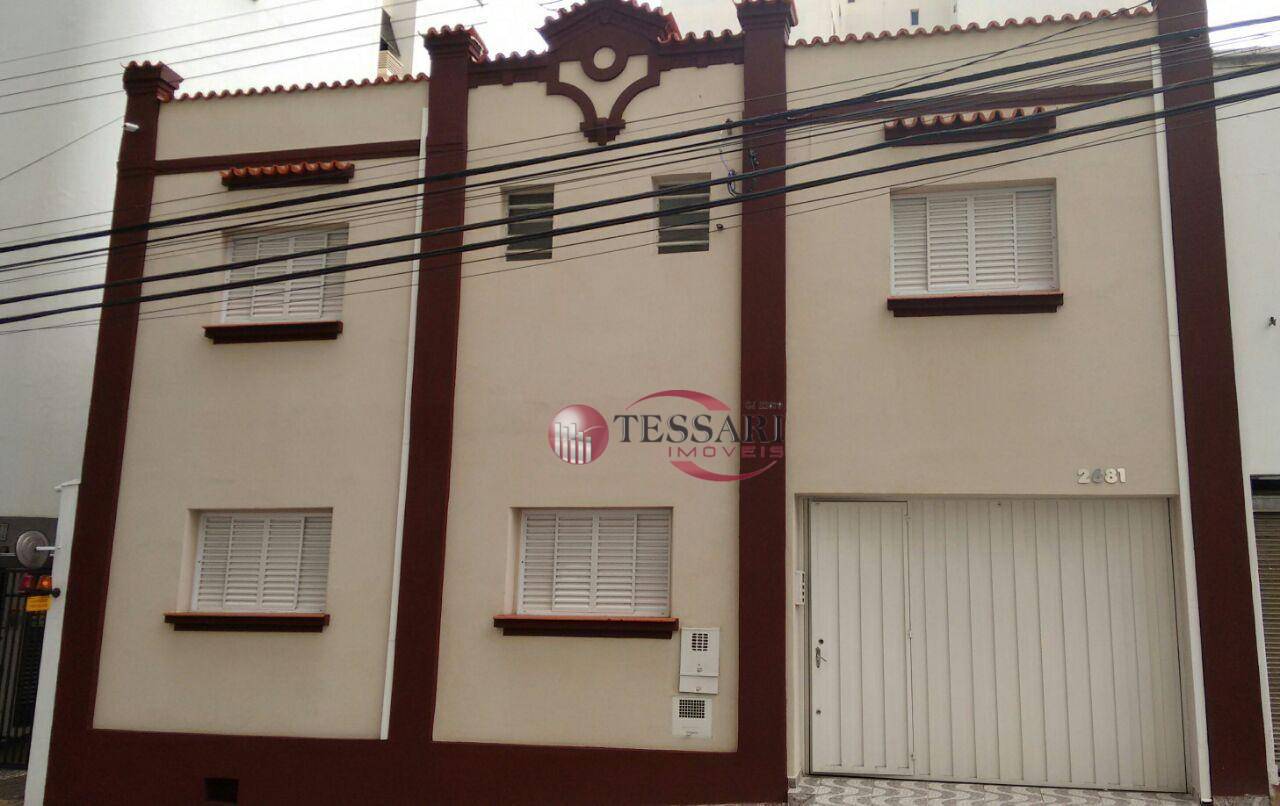 Casa à venda com 3 quartos, 200m² - Foto 1