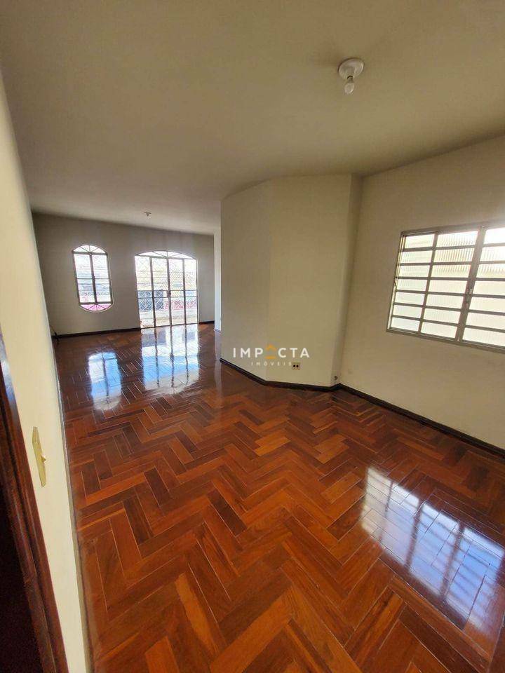 Casa à venda com 4 quartos, 330m² - Foto 7