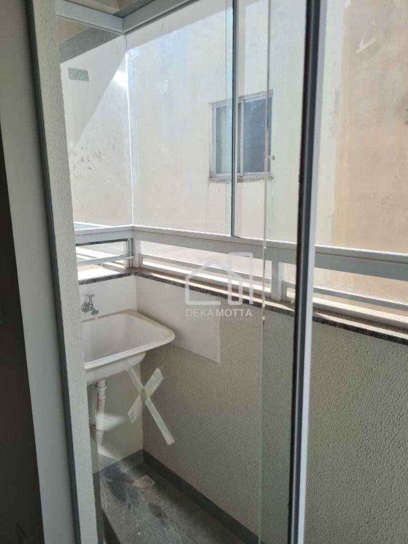 Apartamento à venda com 2 quartos, 64m² - Foto 3