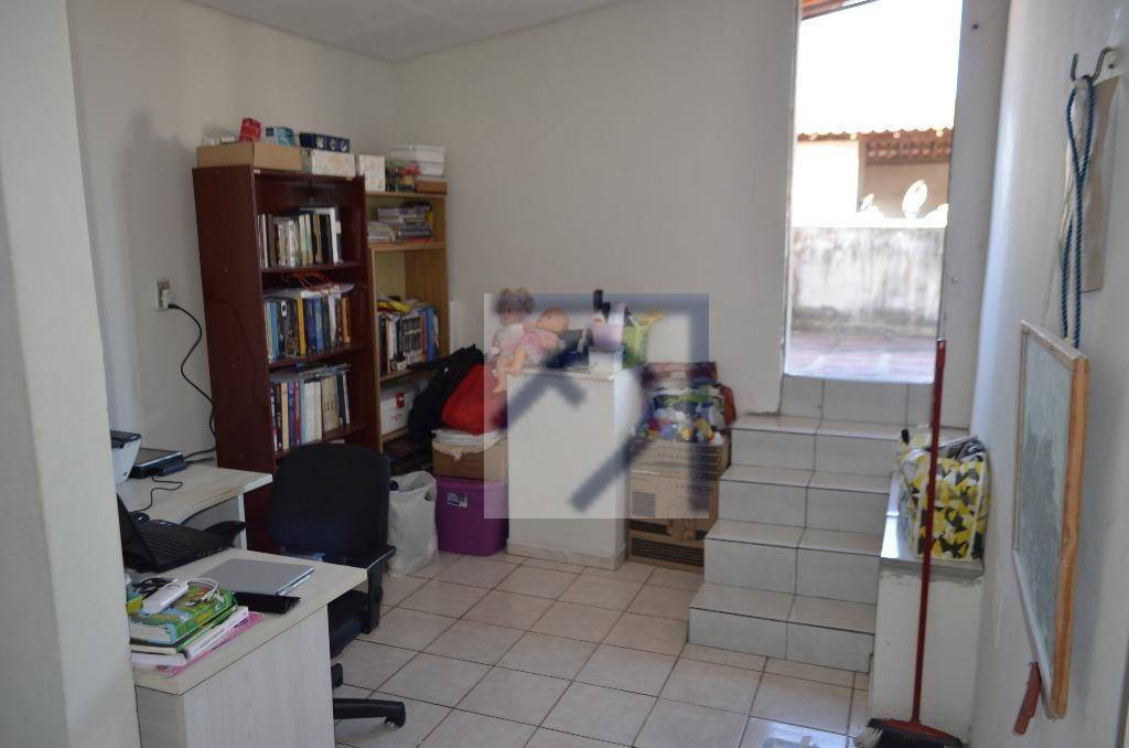 Casa à venda com 6 quartos, 250m² - Foto 18