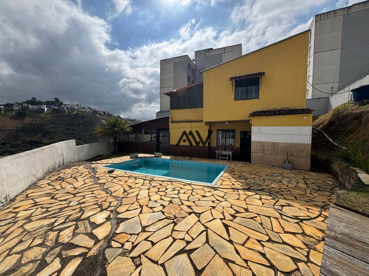 Casa, 4 quartos, 241 m² - Foto 1