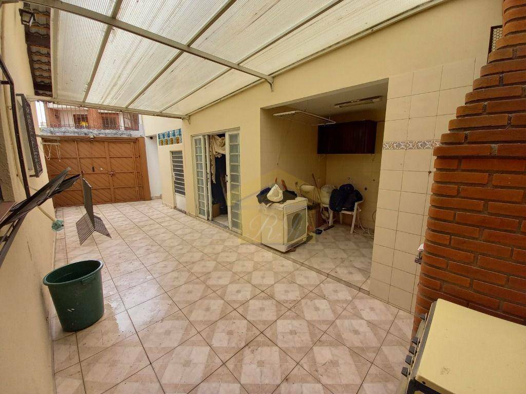 Casa à venda e aluguel com 3 quartos, 220m² - Foto 29