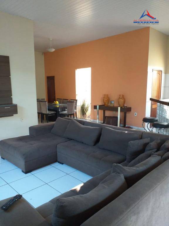 Casa à venda com 3 quartos, 500m² - Foto 1