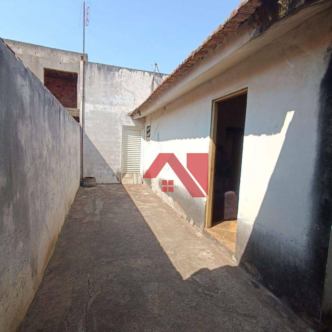 Casa à venda com 2 quartos, 150m² - Foto 2