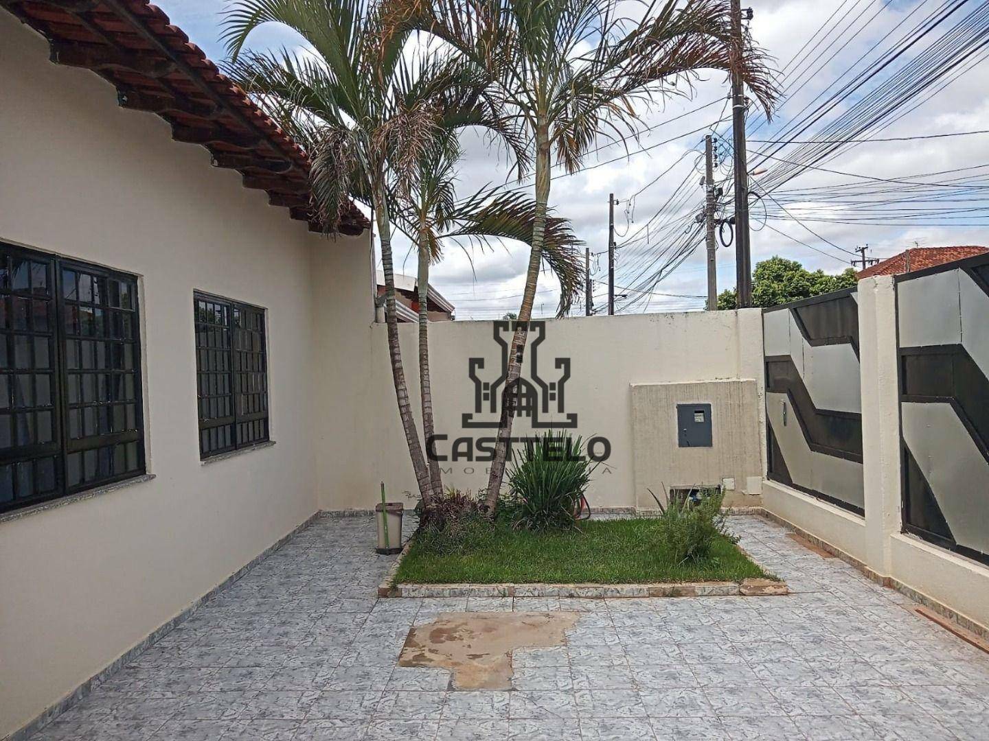 Casa à venda com 3 quartos, 166m² - Foto 1