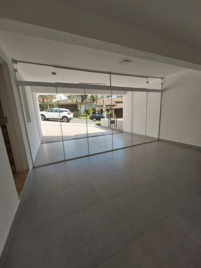 Casa de Condomínio para alugar com 3 quartos, 300m² - Foto 1