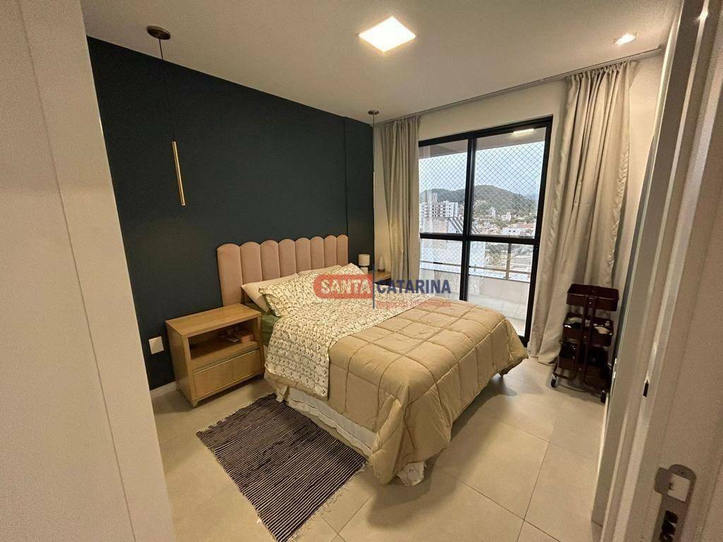 Apartamento à venda com 2 quartos, 77m² - Foto 1