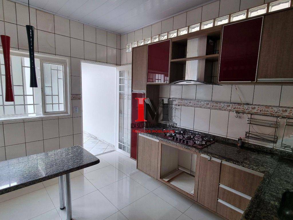 Casa para alugar com 3 quartos, 200m² - Foto 22