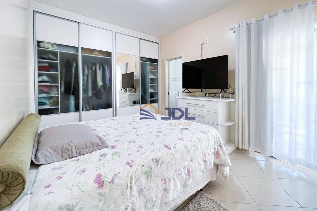 Casa à venda com 3 quartos, 340m² - Foto 18