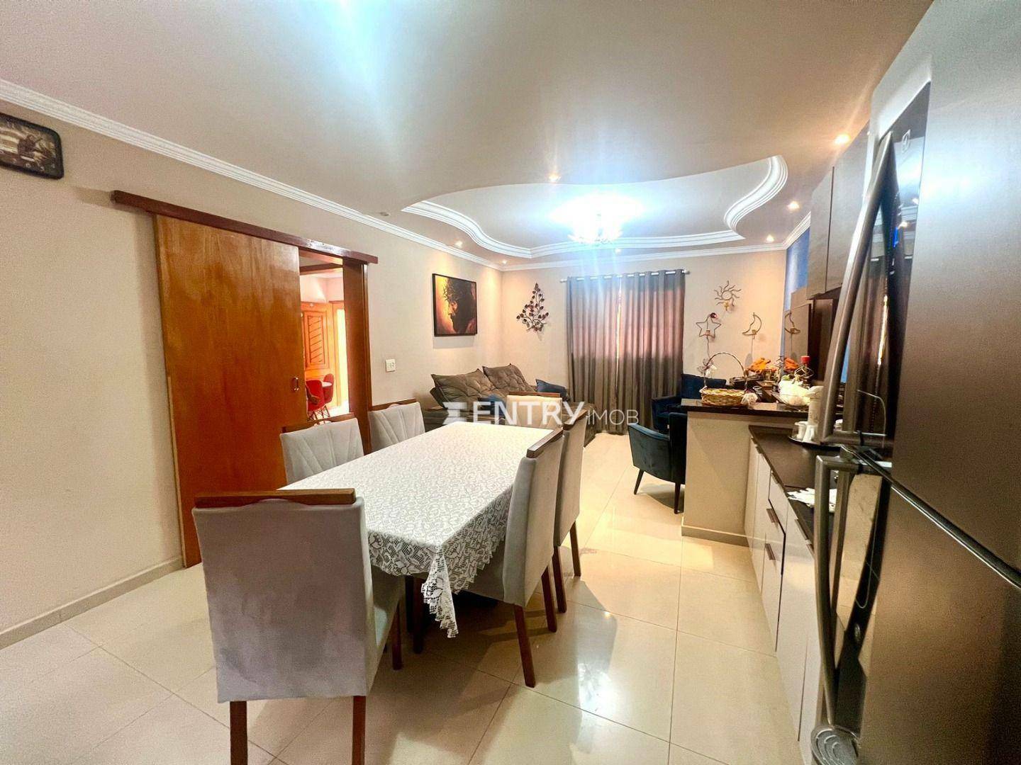 Casa à venda e aluguel com 3 quartos, 450m² - Foto 3