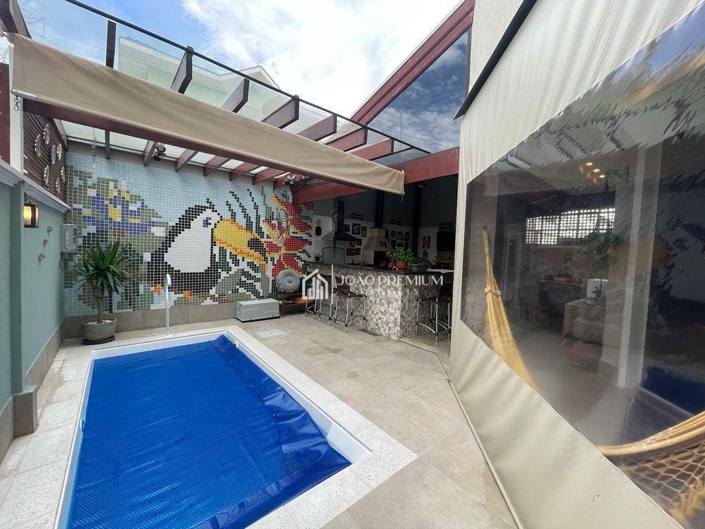 Sobrado à venda com 4 quartos, 230m² - Foto 1