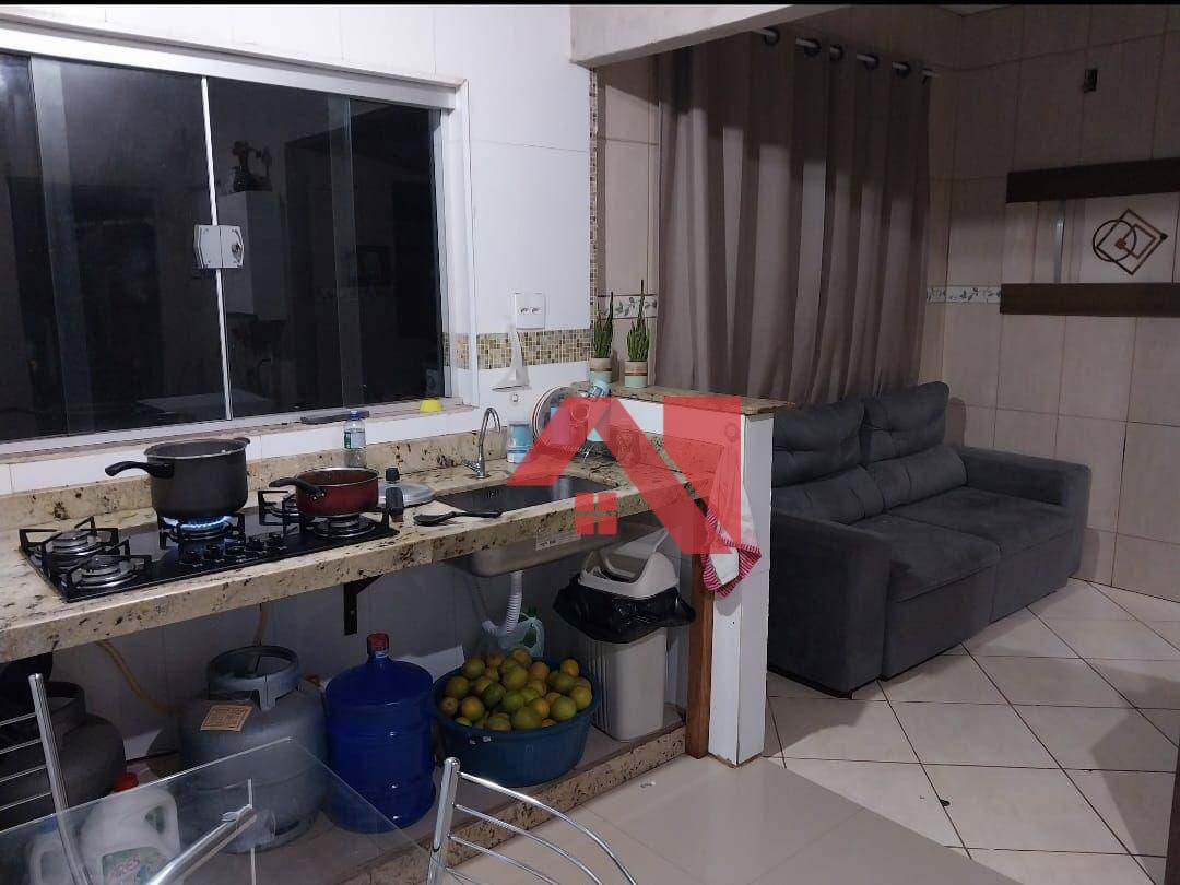 Casa à venda com 3 quartos, 65m² - Foto 1