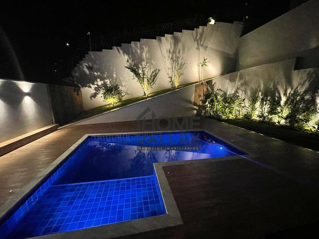 Casa de Condomínio à venda com 3 quartos, 240m² - Foto 3