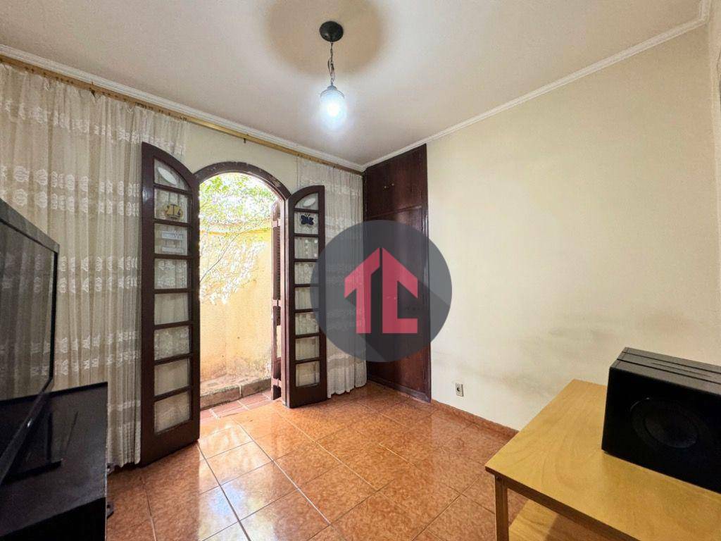 Casa à venda com 3 quartos, 154m² - Foto 11