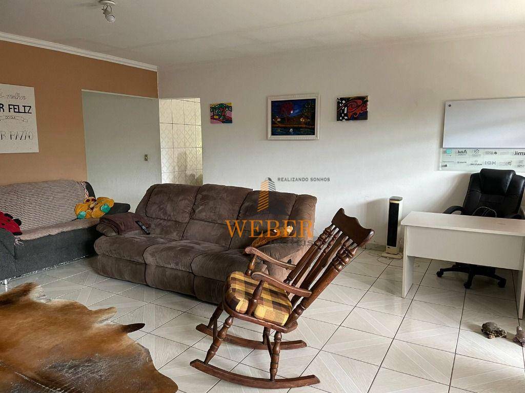 Casa à venda com 4 quartos, 210m² - Foto 4