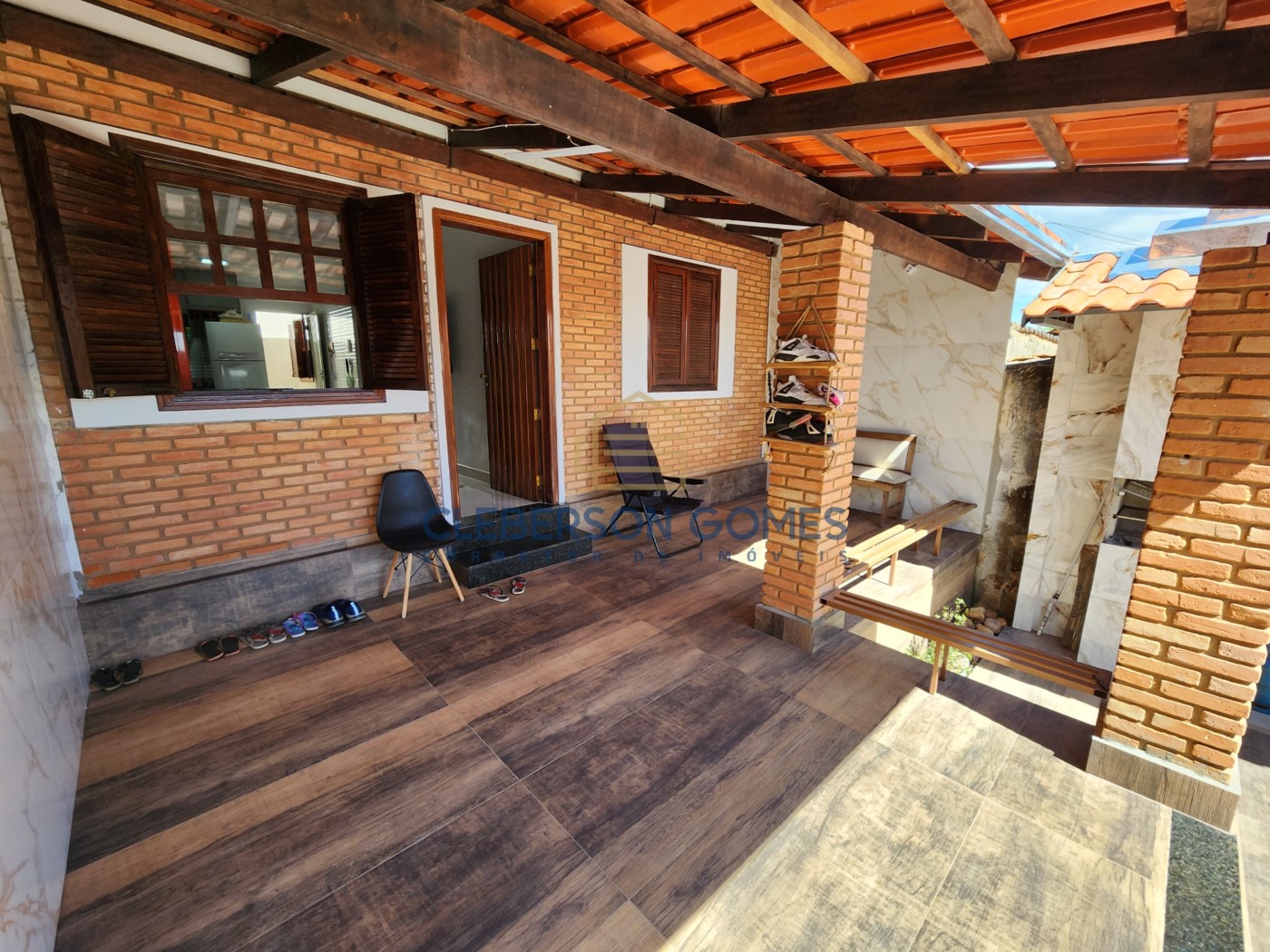 Casa à venda com 2 quartos, 180m² - Foto 1