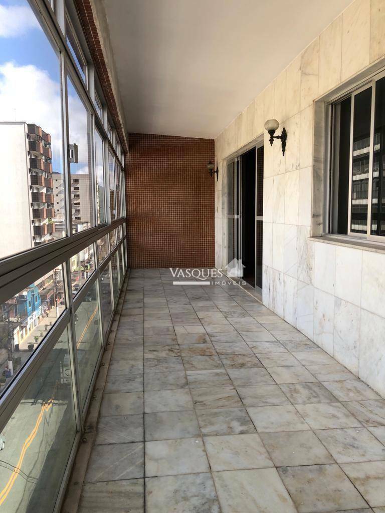 Apartamento para alugar com 3 quartos, 200m² - Foto 4