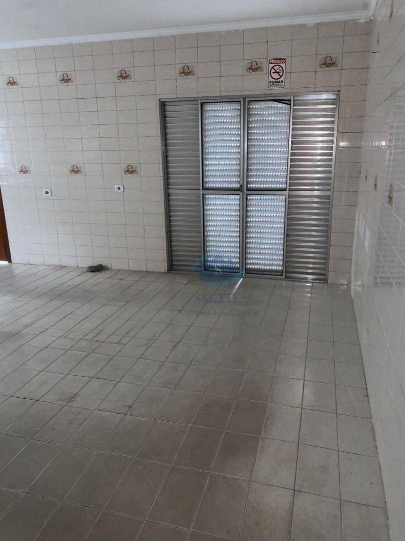 Casa para alugar com 4 quartos, 315m² - Foto 3