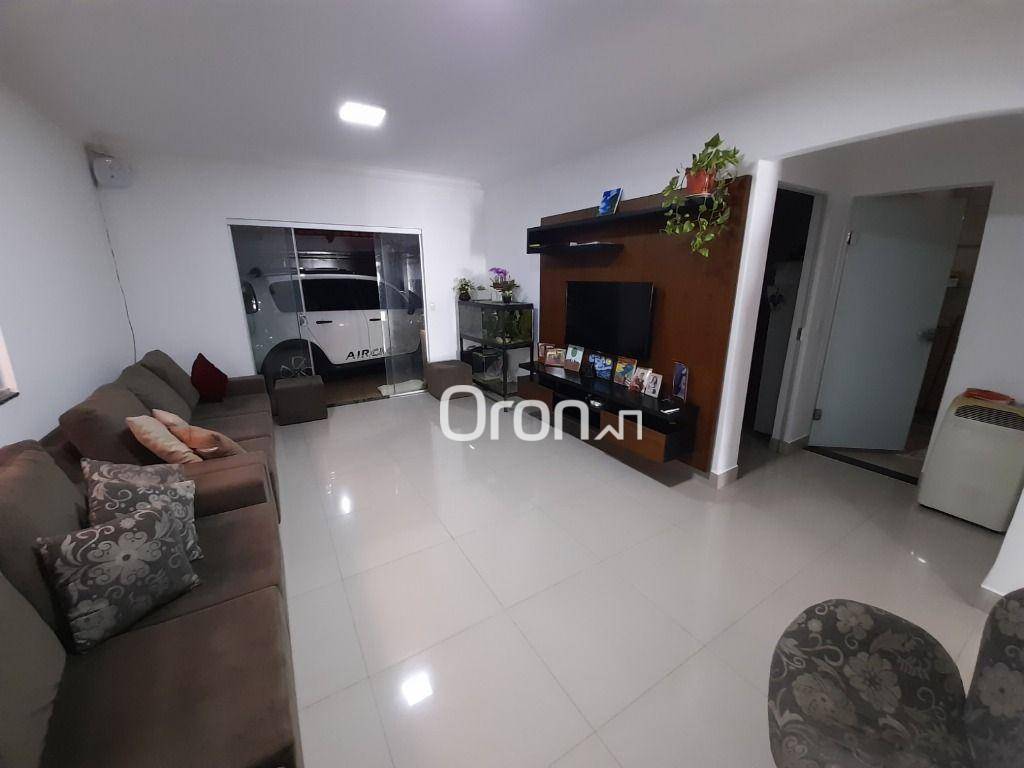 Casa à venda com 2 quartos, 147m² - Foto 1